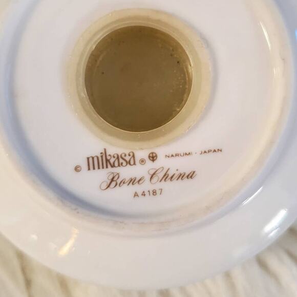 Mikasa Floral Bone China A4187 Salt & Pepper Shaker Set - Picture 6 of 6